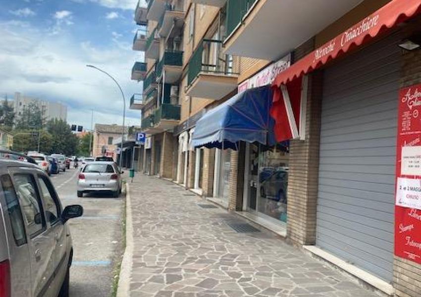 Pesaro, zona Pantano Alta - Negozio in Vendita | Foto 1