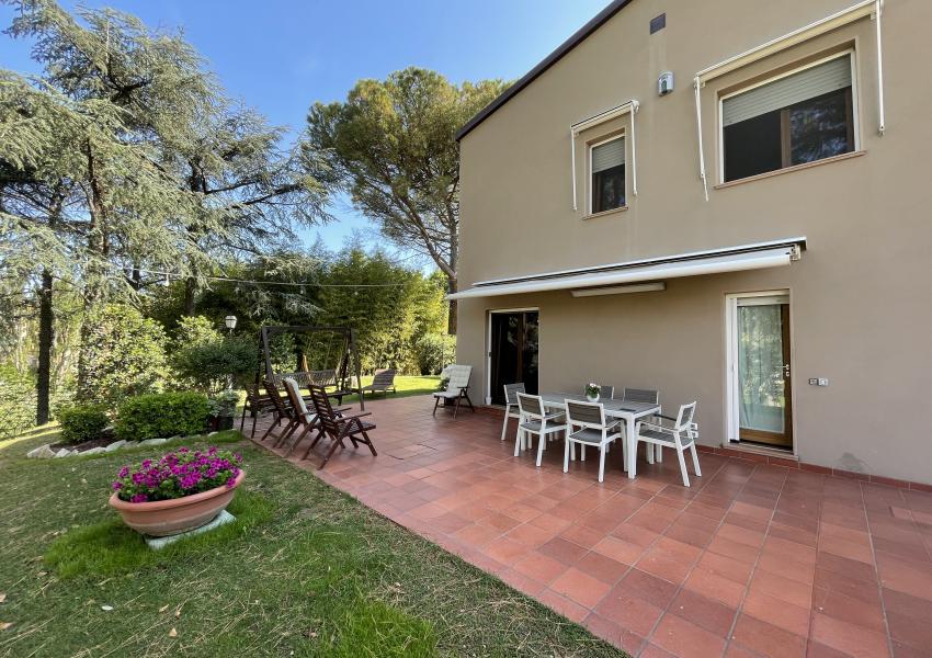 Pesaro, zona Baratoff, Casa bifamiliare in Vendita
