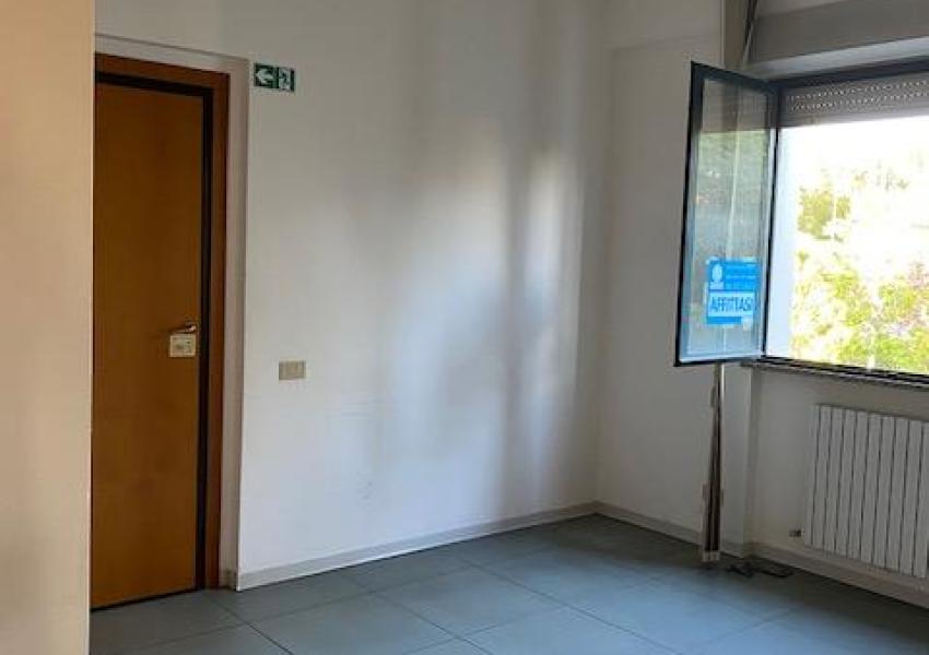 Pesaro, zona Villa San Martino - Ufficio in Affitto | Foto 3