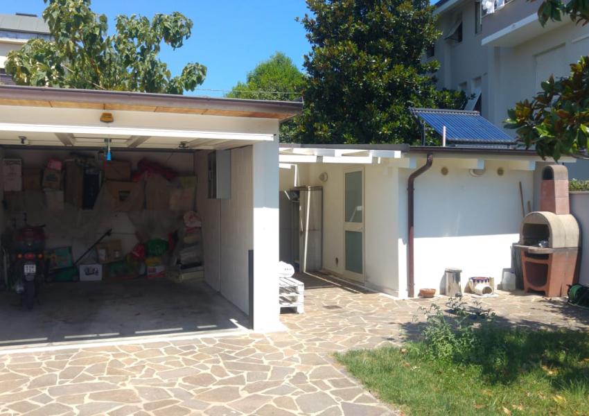 Pesaro, zona Muraglia - Casa Schiera / Porz.Casa in Vendita | Foto 4