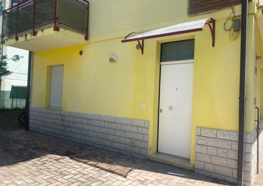 Pesaro, zona Montegranaro - Appartamento in Vendita | Foto 2